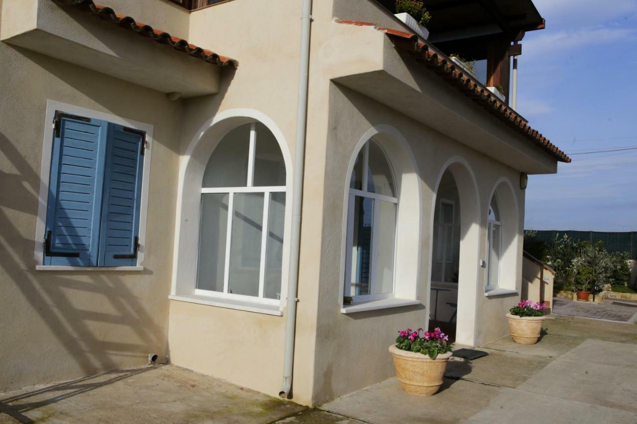 Avion B&B Elmas Luaran gambar