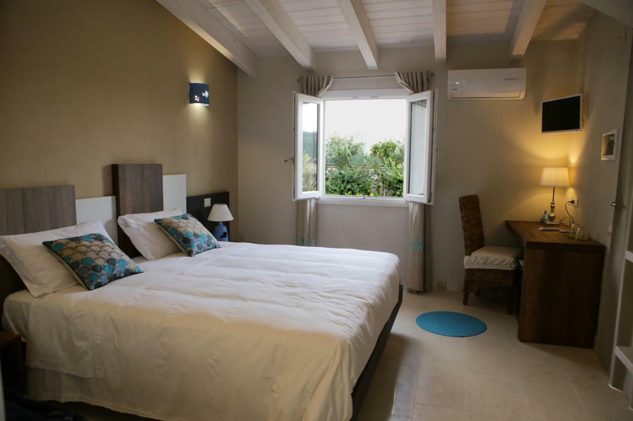 Avion B&B Elmas Luaran gambar