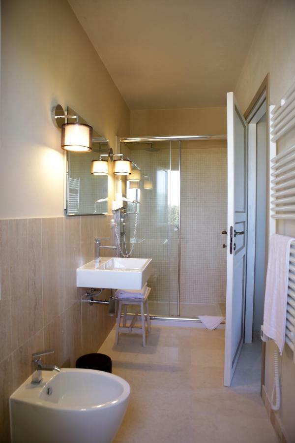 Avion B&B Elmas Luaran gambar